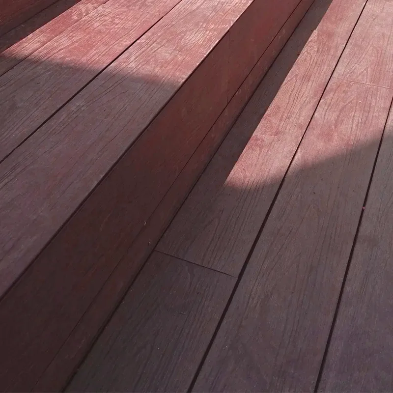 Tarima exterior Tecnológica Madera Roja / Nuez