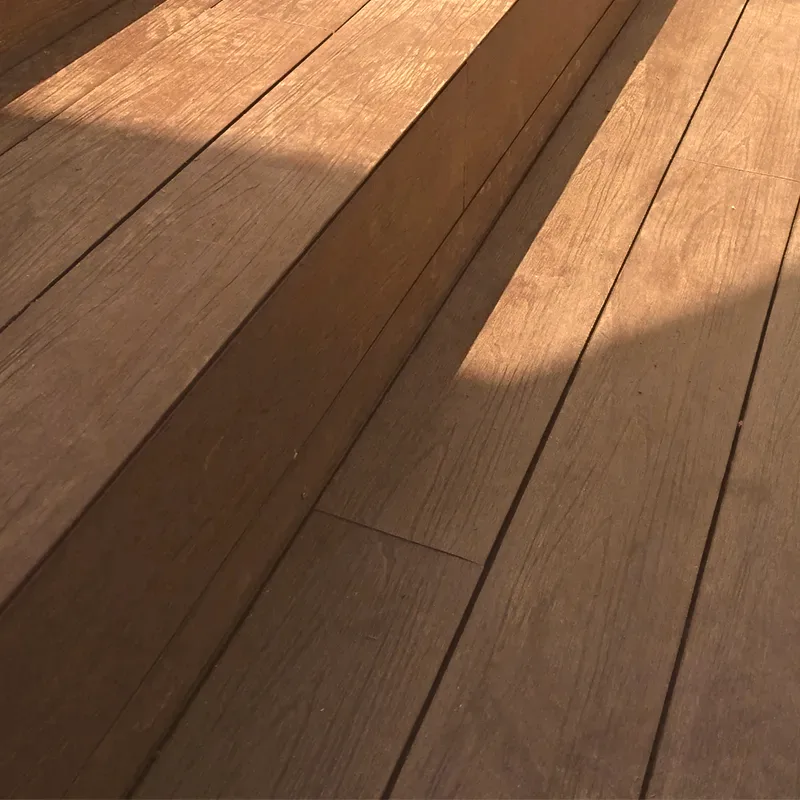 Tarima exterior Tecnológica Nuez/Madera Roja