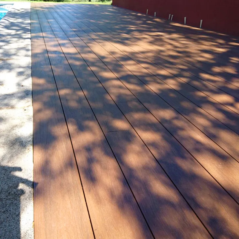 Tarima exterior Tecnológica Nuez/Madera Roja