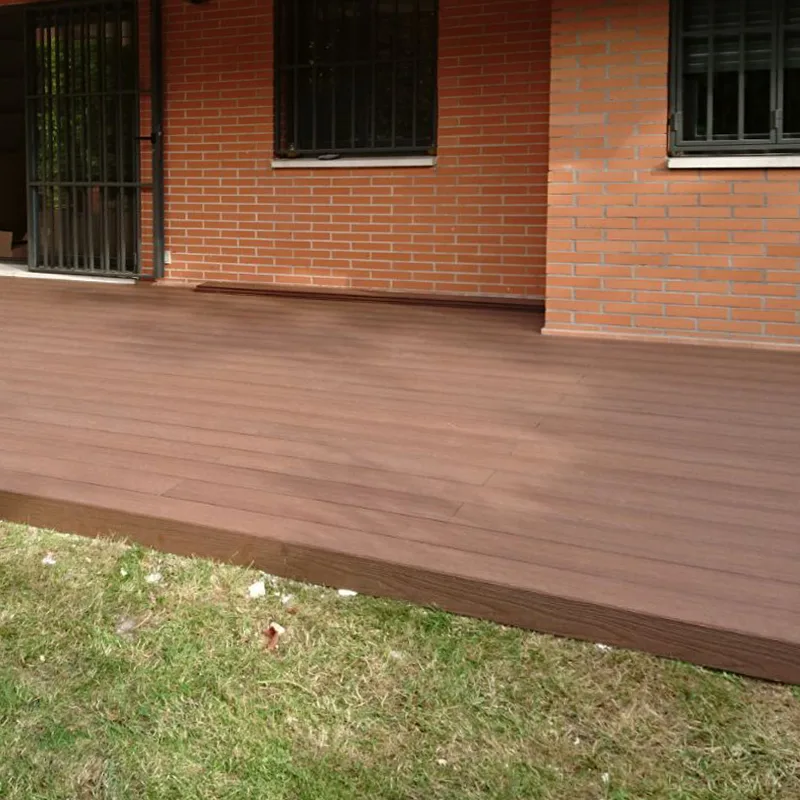 Tarima exterior Tecnológica Madera Roja / Nuez