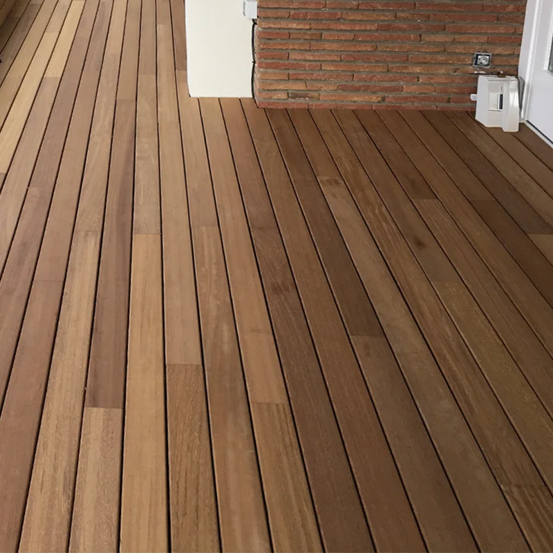 Tarima exterior Maciza exterior Iroko