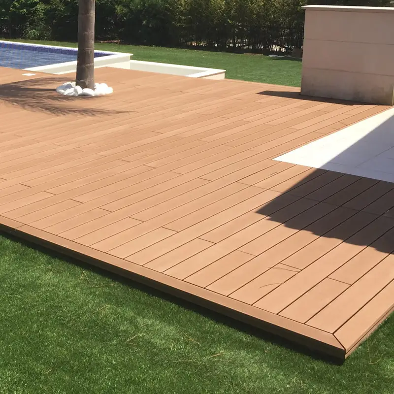 Tarima exterior Tecnológica Tarima Sintética Exterior Teja Nueva Delhi | Reversible, resistente y sin mantenimiento.